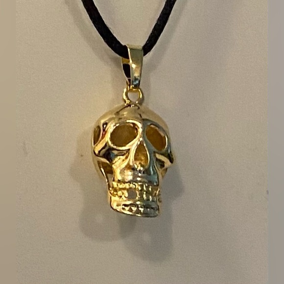NEW Women 18K Gold plated Skull charm necklace - Picture 3 of 7